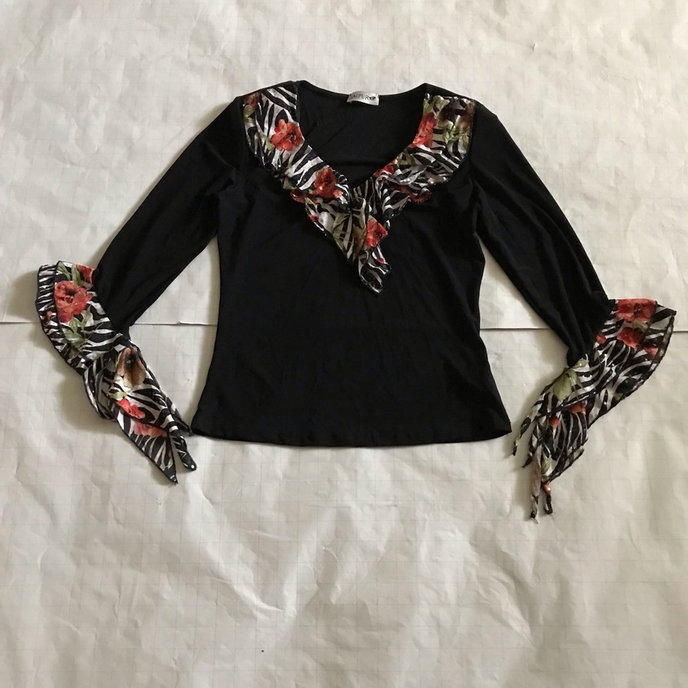 Jaipur V-Neck Top with frilly collar and sleeves.